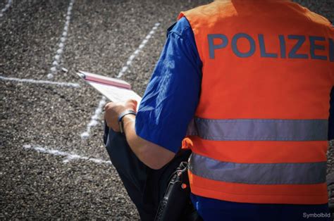 Z Rich Fussg Ngerin Erleidet Bei Unfall Mit Tram Schwere Verletzungen