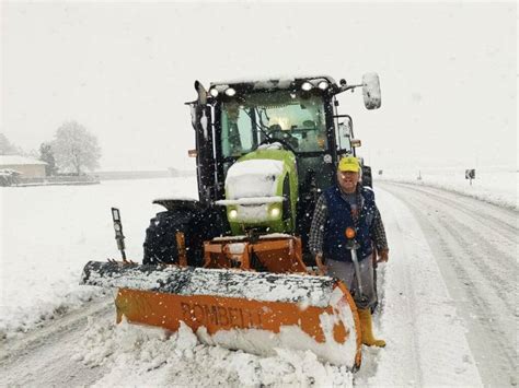 Trattori Coldiretti In Azione Sulle Strade Bergamasche Per Pulirle