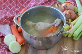 BRODO DI POLLO RICETTA BASE