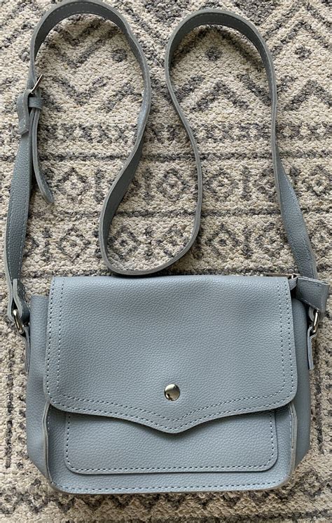 Miniso Gray Purse With Crossbody Strap Magnetic Closu Gem