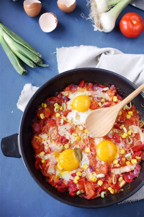 Poêlée de tomates poivrons maïs et oeufs chefNini