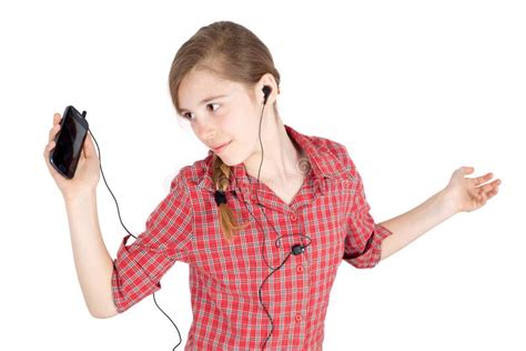 Jeune Fille De Sourire Avec Couter Tendu Par Bras La Musique Sur Son