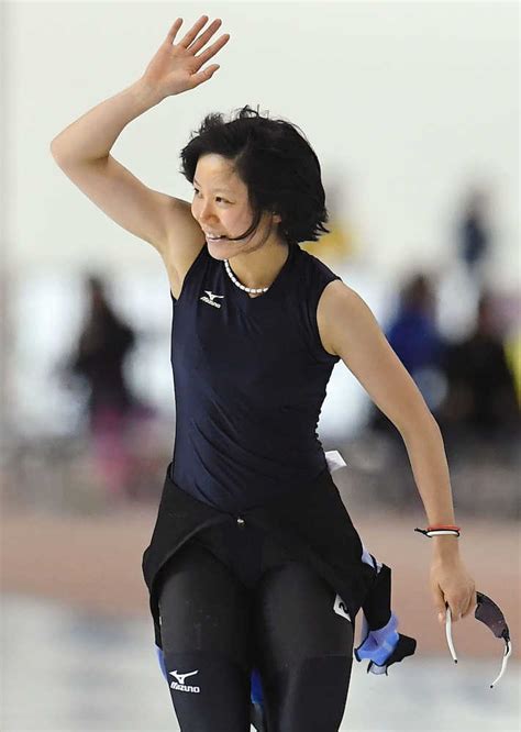 女子500メートルで1位になり、声援に応える高木美帆 ― スポニチ Sponichi Annex スポーツ