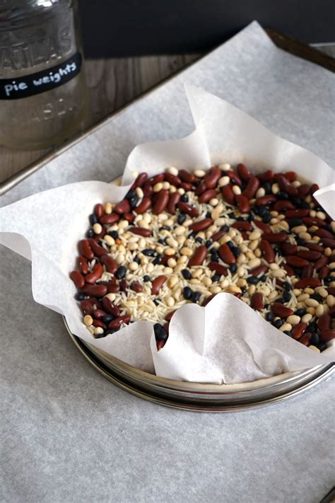 How to Blind Bake A Pie Crust | DessArts