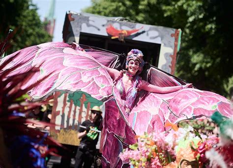 Berlin Meldet Touristenansturm Tausende Bei Karneval Der Kulturen