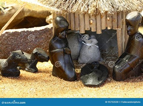 Escena De La Natividad De Tanzania Con La Familia Santa Con Las Figuras