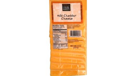 Harris Teeter Fresh Foods Market Mild Cheddar Cheese Slices 8 Oz