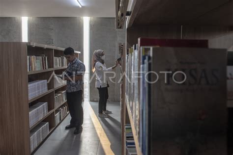 Perpustakaan Umum Dki Jakarta Cikini Antara Foto