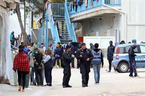 Migranti Firmata Ordinanza Su Emergenza Senza Regioni Pd Lapresse