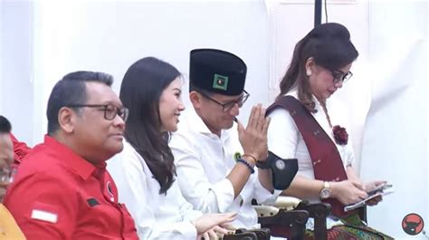 Momen Megawati Sapa Sandiaga Uno Saat Pengumuman Cawapres Ganjar