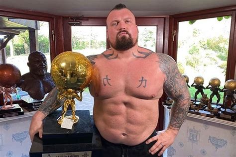 Eddie Hall Pokazał Zdjęcie Z Przeszłości Niesamowita Metamorfoza W