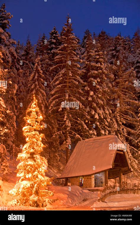 Austria Tyrol Christmas Mood In Seefeld Village Stock Photo Alamy