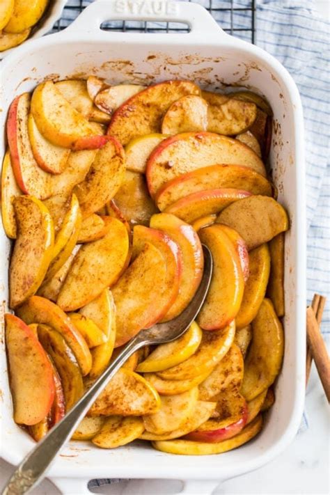 Baked Apple Slices With Cinnamon