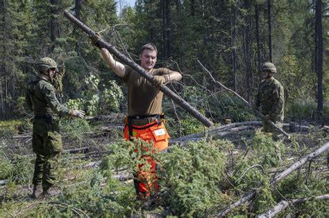 Airlifts Begin As Wildfire Approaches Yellowknife News Sports Jobs