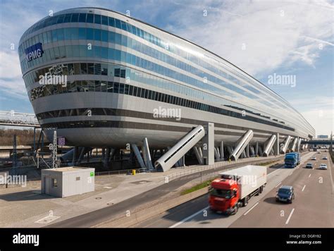 The Squaire, office building at Terminal 1 of Frankfurt Airport Stock ...