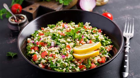 Tabbouleh tabule przepis na orzeźwiającą libańską sałatkę na lato