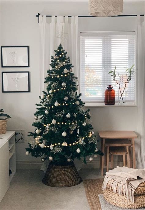 56 Minimalist And Modern Christmas Tree Décor Ideas Digsdigs