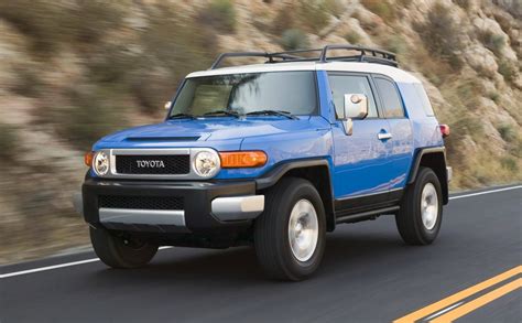 Toyota FJ Cruiser Внедорожник 5 дв технические характеристики