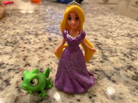 Polly Pocket Disney Princess Rapunzel And Pascal Tangled Magic Clip