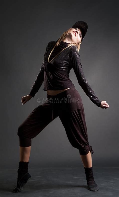Danse Blonde Svelte Attrayante Photo Stock Image Du Houblon Fashionable 7762958