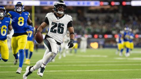 Saquon Barkley Sets Eagles Franchise Record With 255 Rushing Yards In