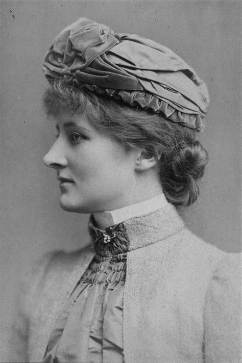 25 Glamorous Photos of Victorian Women That Defined Fashion Styles From ...