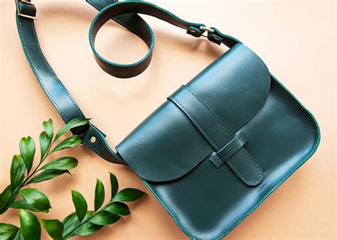 10 Best Cross Body Bags For Travel In Europe No More Hassle