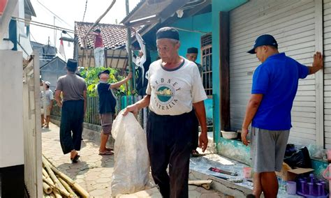 Warga RT 03 10 Bantarjati Kaum Pertahankan Budaya Gotong Royong