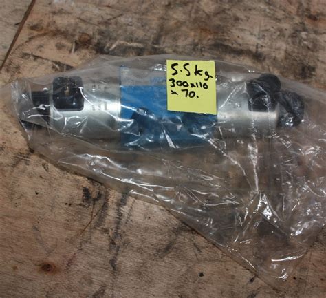 VICKERS DG4V 5 6CJ M U H6 20 J99 Solenoid Operated Directional Control