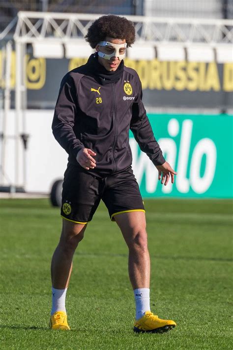 Axel Witsel Im Einsatz Beim Ffentlichen Bvb Training Mit Einer