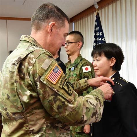 陸上自衛隊さんのインスタグラム写真 陸上自衛隊instagram「村脇陸自最先任上級曹長の専属通訳である陸上幕僚監部指揮通信システム