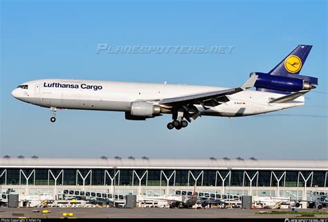 D ALCF Lufthansa Cargo McDonnell Douglas MD 11F Photo By Allen Yu ID