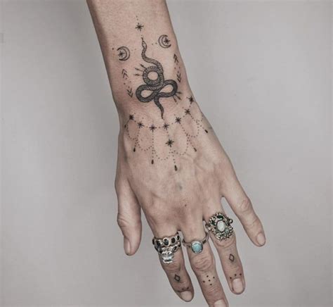 1001 Ideas De Tatuajes En La Mano Y Sus Significados Tatuajes En La