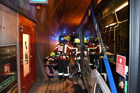 Gro Bung Der Einsatzkr Fte Im Josef Deimer Tunnel Freiwilligen