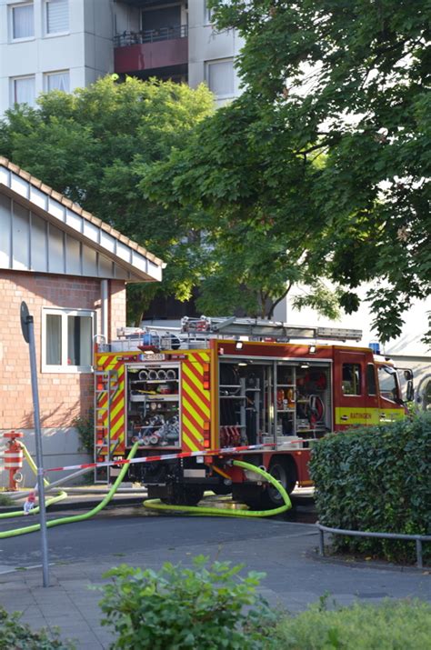 Brand In Einem Ratinger Hochhaus Vier Personen Verletzt Feuerwehr