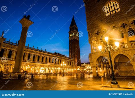 Walk at Night on the Streets of Venice Editorial Stock Photo - Image of cool, amazing: 137457413