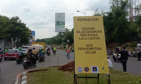 Kurangi Kepadatan Lalulintas Dishub Tangsel Lakukan Contraflow Di Jalan