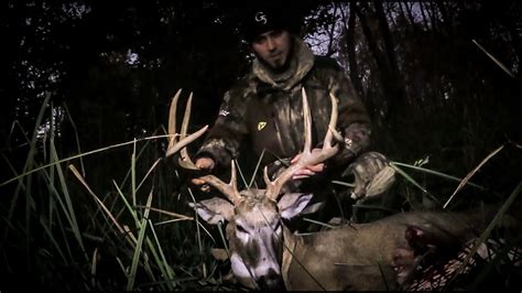 Bowhunting Whitetail Deer Never Giving Up Youtube