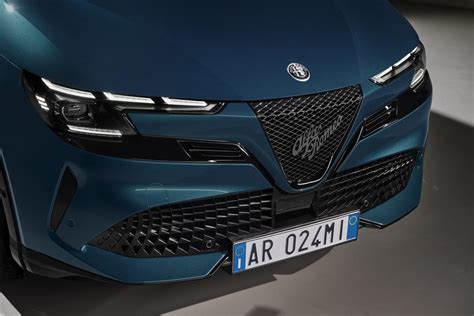 New Alfa Romeo Milano Crossover Debuts Car And Motoring News By