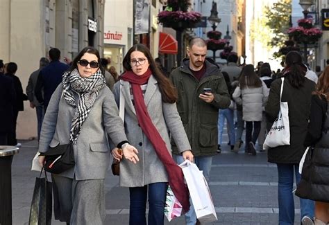 Los cordobeses ultiman las compras antes de Nochebuena en imágenes