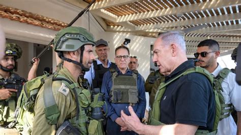 Netanyahu Visita Por Primera Vez Los Kibutz De Beeri Y Kfar Azza En