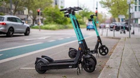 E Scooter Anbieter Rechtliche Grundlage Hier Anders Als In Paris Svz