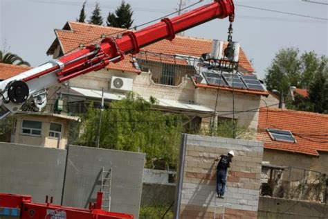 Turkey Builds Concrete Wall along Syria Border to Avoid Homemade ...