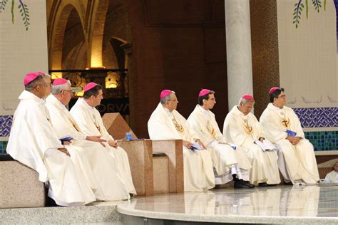 Dom Ricardo Hoepers preside missa de sábado na 60ª AG A Igreja