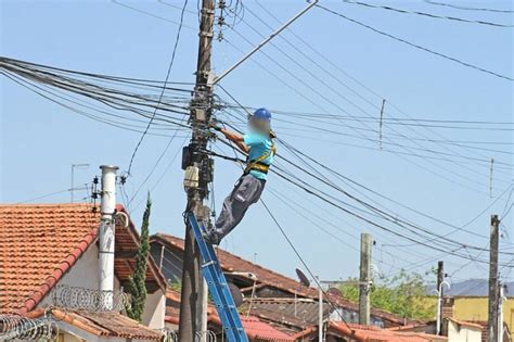 Ladrões de fiação elétrica agora agem mesmo a vítima em casa em