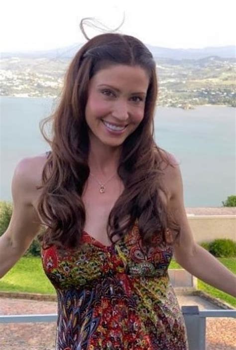 Shannon Elizabeth Body Size Breast Waist Hips Bra Height And Weight