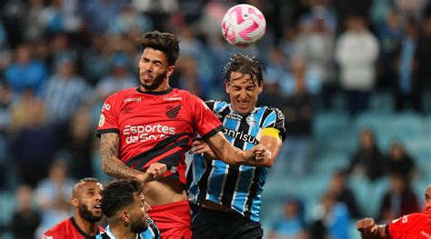 Herói Em Vitória Do Athletico Kaique Rocha Celebra 1º Gol Na Carreira Bem Paraná