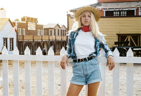 What Is Coastal Cowgirl Style Heres How To Get The Look Epiconi