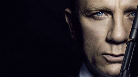 [71+] James Bond Daniel Craig Wallpaper on WallpaperSafari