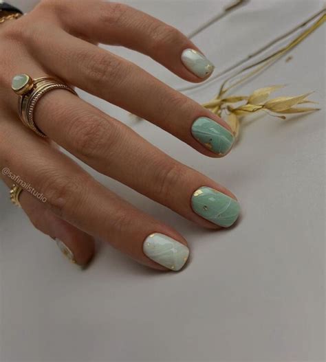 40 Cute Short Nail Designs For 2022 — Subtle Swirl Different Color Nails